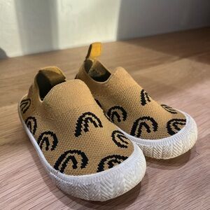 Jan & Jul slip on Toddler shoes size 6 Kids Slip-On Sneakers